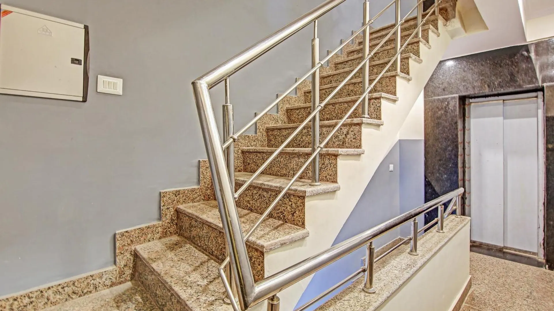Hotel O Rising Stay Hotel Gurgaon